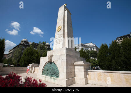 Sowjetische Obelisk, Rote Armee Kriegerdenkmal zum Gedenken an Befreiung der Stadt von Budapest im Jahr 1945, Platz der Freiheit, Budapest, Ungarn Stockfoto