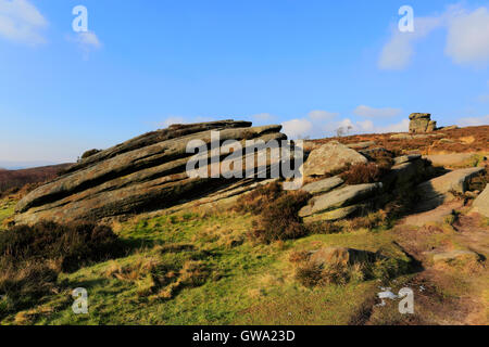 Ansicht der Mutter Cap Gritstone Felsformation, Mühlstein Rand, Derbyshire County; Peak District National Park; England; UK Stockfoto