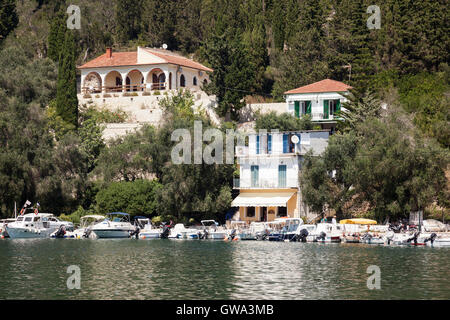 Das Dorf Lakka auf der Insel Paxos, Griechenland. Die kleinsten bewohnten Ionischen Insel. Stockfoto