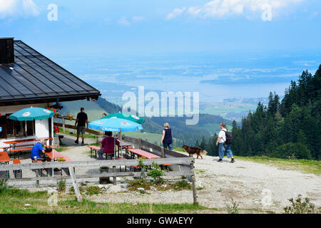 Chiemgauer Alpen, Chiemgauer Alpen: Berg Hütte Restaurant Goriaalm, Blick auf See Chiemsee, Deutschland, Bayern, Bayern, Oberbayern, Stockfoto