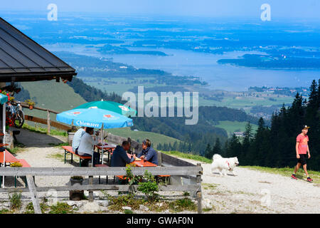 Chiemgauer Alpen, Chiemgauer Alpen: Berg Hütte Restaurant Goriaalm, Blick auf See Chiemsee, Deutschland, Bayern, Bayern, Oberbayern, Stockfoto