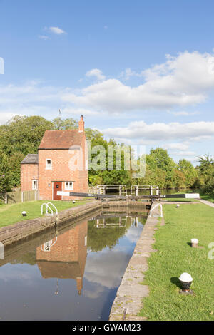 2 bei Braunston zu sperren, auf die die Grand Union Canal, Northamptonshire, England, UK Stockfoto