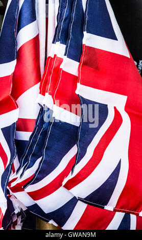 Union Jack Bunting im Land Garten, England, UK Stockfoto