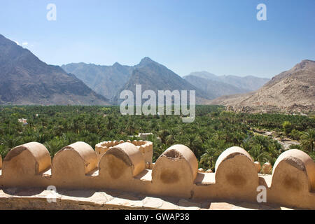 Nakhal Fort ist eine große Festung in der Al Batinah Region des Oman. Es ist benannt nach dem Welaayat Nakhal. Die Fort-Häuser Stockfoto