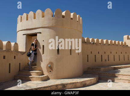 Nakhal Fort ist eine große Festung in der Al Batinah Region des Oman. Es ist benannt nach dem Welaayat Nakhal. Die Fort-Häuser Stockfoto