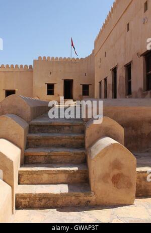 Nakhal Fort ist eine große Festung in der Al Batinah Region des Oman. Es ist benannt nach dem Welaayat Nakhal. Die Fort-Häuser Stockfoto