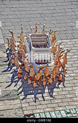 Ente-Statuen ausgestellt in Brighton Seafront, East Sussex. Stockfoto