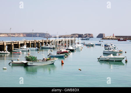 Sagres Hafen und Angeln Boote, Sagres, Algarve, Portugal Stockfoto