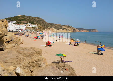Strand von Salema, Algarve, Portugal, Europa Stockfoto