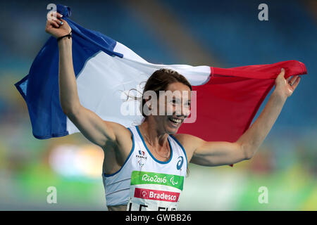 Frankreichs Marie-Amelie le Fur feiert Sieg in der Frauen 400 m-Finale T44 während des fünften Tages der Rio Paralympischen Spiele 2016 in Rio De Janeiro, Brasilien. Stockfoto