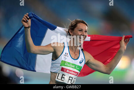 Frankreichs Marie-Amelie le Fur feiert Sieg in der Frauen 400 m-Finale T44 während des fünften Tages der Rio Paralympischen Spiele 2016 in Rio De Janeiro, Brasilien. Stockfoto