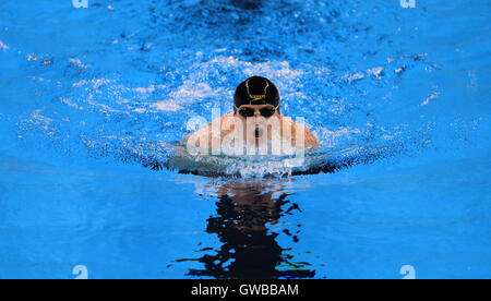 New Zealand Cameron Leslie auf seinem Weg zum Sieg in der Männer 150 m Lagenschwimmen - SM4 Finale im Olympiastadion Aquatics während des fünften Tages der Rio Paralympischen Spiele 2016 in Rio De Janeiro, Brasilien. Stockfoto