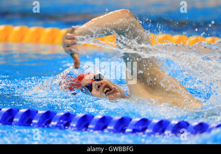 Großbritanniens Sascha Kindred auf seinem Weg zum Gewinn der Goldmedaille bei den Herren 200 m Lagenschwimmen - SM6 Finale im Olympiastadion Aquatics während des fünften Tages der Rio Paralympischen Spiele 2016 in Rio De Janeiro, Brasilien. Stockfoto