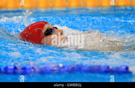 Großbritanniens Sascha Kindred auf seinem Weg zum Gewinn der Goldmedaille bei den Herren 200 m Lagenschwimmen - SM6 Finale im Olympiastadion Aquatics während des fünften Tages der Rio Paralympischen Spiele 2016 in Rio De Janeiro, Brasilien. Stockfoto