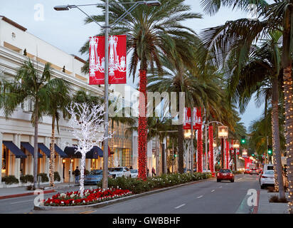 Rodeo Drive, Beverly Hills, Los Angeles, Kalifornien. Weihnachten dekoriert Straße. Stockfoto