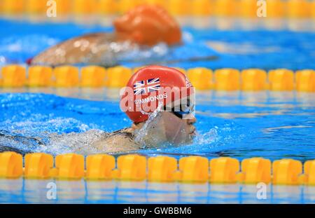 Großbritanniens Eleanor Simmonds auf ihrem Weg zum Gold während der Frauen 200 m Lagenschwimmen - SM6 Finale im Olympiastadion Aquatics während des fünften Tages der Rio Paralympischen Spiele 2016 in Rio De Janeiro, Brasilien. Stockfoto