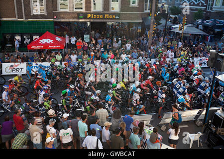 Der Wermutstropfen Avenue-Bike-Rennen in Milwaukee, Wisconsin ist eine jährliche Veranstaltung im Rahmen der Tour of America Dairyland. Stockfoto