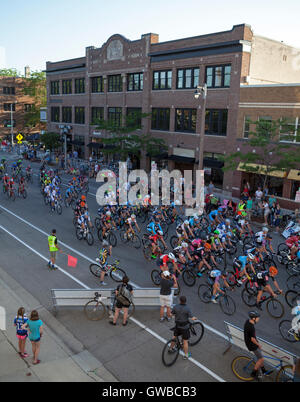 Der Wermutstropfen Avenue-Bike-Rennen in Milwaukee, Wisconsin ist eine jährliche Veranstaltung im Rahmen der Tour of America Dairyland. Stockfoto