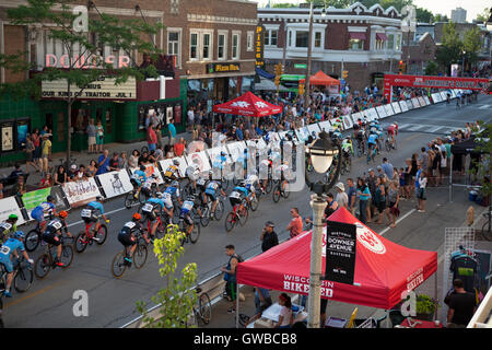 Der Wermutstropfen Avenue-Bike-Rennen in Milwaukee, Wisconsin ist eine jährliche Veranstaltung im Rahmen der Tour of America Dairyland. Stockfoto