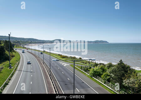 Die A55 Küstenstraße am alten Colwyn nahe Colwyn Bay North Wales in der Nähe die Regenbogenbrücke westwärts Stockfoto