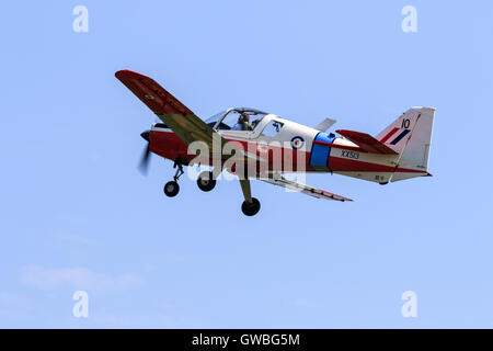 Scottish Aviation Serie 100 Modell 121 Bulldog T1 XX153 G-CCMI im Flug auf North Coates Flugplatz Stockfoto