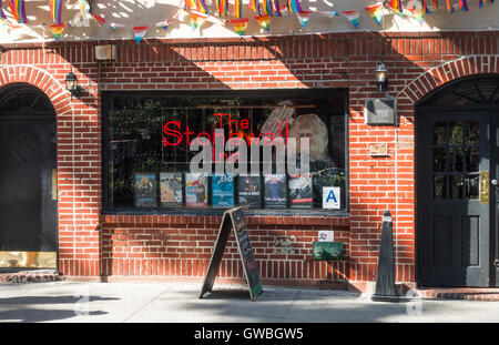 Das Stonewall Inn, einer berühmten Schwulenbar in Greenwich Village in New York City Stockfoto