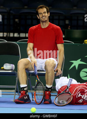 Der Brite Andy Murray lächelt während des Trainings in der Emirates-Arena, Glasgow. Stockfoto