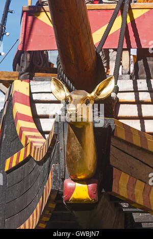 Londoner Bankside A Replik von Drakes Schiff Golden Hinde in St Mary Overie Dock Stockfoto