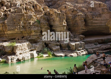 Wadi Shab, Sur, Oman. Wadi Shab ist wohl eines der schönsten Reiseziele in Oman. Hinter dem atemberaubenden Eingang der Stockfoto