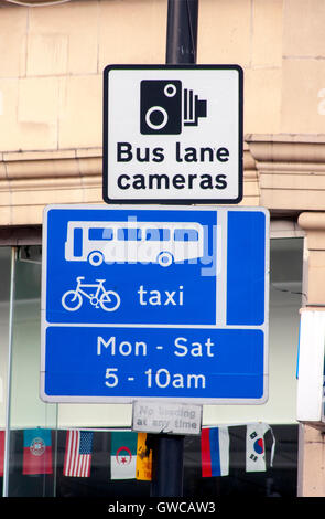 Bus Lane Zeichen Oxford Road Manchester Stockfoto