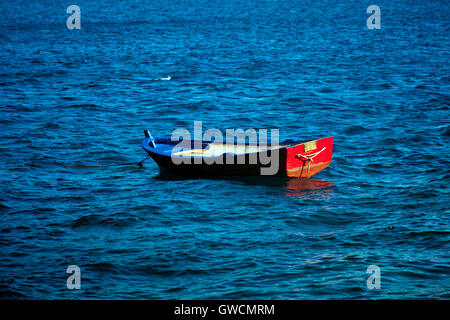 Alten Holzboot im Meer Stockfoto