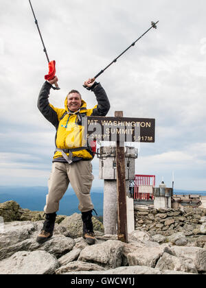 Bergsteiger auf den Gipfel des Mt. Washington Stockfoto