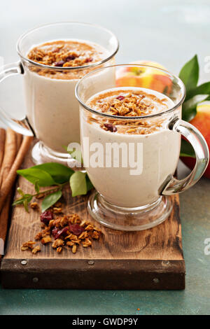 Apfelkuchen Smoothie mit Zimt Stockfoto