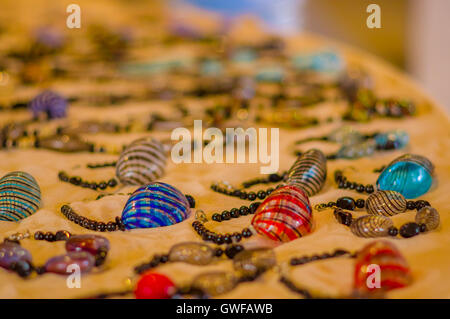 MURANO, Italien - 16. Juni 2015: Farbenfrohe Bracalet Verkauf Store in Murano, ist al der Jewerly handgefertigt Stockfoto