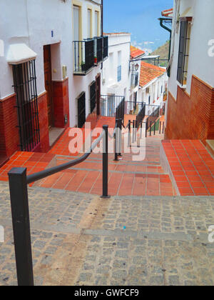 Verzierten Geländer und steilen Stufen in Alora, Andalusien Stockfoto