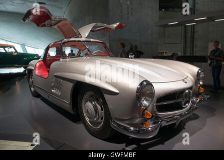 1955 Mercedes-Benz 300 SL "Gullwing", Mercedes-Museum, Stuttgart, Deutschland Stockfoto