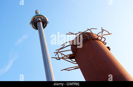 Brighton, UK. 13. Sep, 2016. British Airways i360 Aussichtsturm auf Brighton Seafront neben dem alten West Pier ist bis heute der Öffentlichkeit aufgrund technischer Probleme an einem schönen sonnigen Morgen geschlossen. Die i360 touristischen Attraktion hat zweimal in den letzten Tagen nach nur am 4. August dieses Jahres eröffnete abgebaut und die Probleme werden von Ingenieuren untersucht. Foto von Credit: Simon Dack/Alamy Live News Stockfoto