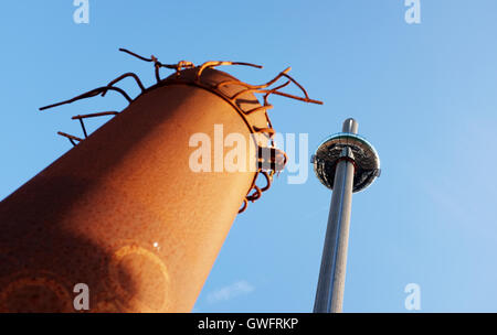 Brighton, UK. 13. Sep, 2016. British Airways i360 Aussichtsturm auf Brighton Seafront neben dem alten West Pier ist bis heute der Öffentlichkeit aufgrund technischer Probleme an einem schönen sonnigen Morgen geschlossen. Die i360 touristischen Attraktion hat zweimal in den letzten Tagen nach nur am 4. August dieses Jahres eröffnete abgebaut und die Probleme werden von Ingenieuren Foto von Credit untersucht: Simon Dack/Alamy Live News Stockfoto