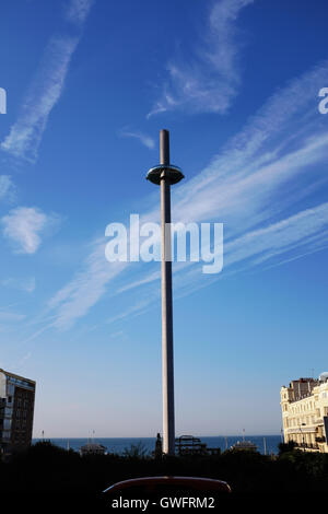 Brighton, UK. 13. Sep, 2016. British Airways i360 Aussichtsturm auf Brighton Seafront ist bis heute der Öffentlichkeit aufgrund technischer Probleme an einem schönen sonnigen Morgen geschlossen. Die i360 touristischen Attraktion hat zweimal in den letzten Tagen nach nur am 4. August dieses Jahres eröffnete abgebaut und die Probleme werden von Ingenieuren Foto von Credit untersucht: Simon Dack/Alamy Live News Stockfoto