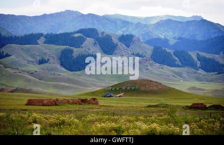 Bole, Bole, China. 13. Sep, 2016. Bolus, CHINA-Juli 4 2016:? (REDAKTION? VERWENDEN SIE? NUR.? CHINA? RAUS) Sayram See in Bole, Nordwesten ChinaÂ¡Â¯s Xinjiang Uygur Autonome Region. Sayram See, in der Nähe der Welt Erbe Tian Shan Berge, ist der größte (458 km?) alpine See in Xinjiang und auch die höchsten (2.070 m). Viele Besucher strömen in Sayram See für die atemberaubende Landschaft im Sommer. © SIPA Asien/ZUMA Draht/Alamy Live-Nachrichten Stockfoto