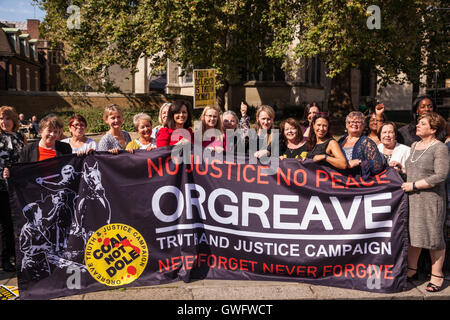 London, UK. 13. September 2016. Weibliche Labour Party Abgeordneten zeigen Unterstützung für die Orgreave Wahrheit und Gerechtigkeit Kampagne außerhalb der Houses of Parliament. Heute treffen Vertreter der Kampagne Home Secretary Amber Rudd. Bildnachweis: Mark Kerrison/Alamy Live-Nachrichten Stockfoto