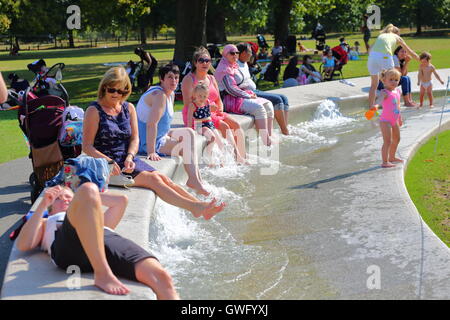 London, UK. 13. September 2015. Londoner genießen Sie die letzten Sommertage des Jahres. Bildnachweis: Uwe Deffner/Alamy Live-Nachrichten Stockfoto