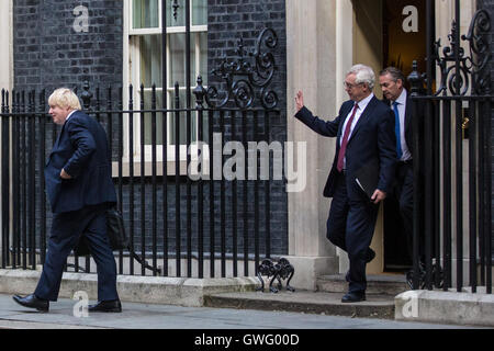 London, UK. 13. September 2016. Boris Johnson, Staatssekretär für auswärtige und Commonwealth-Angelegenheiten, David Davis MP, Secretary Of State für den Ausstieg der Europäischen Union und Liam Fox MP, Staatssekretär für internationalen Handel, verlassen Downing Street nach einer Kabinettssitzung. Bildnachweis: Mark Kerrison/Alamy Live-Nachrichten Stockfoto