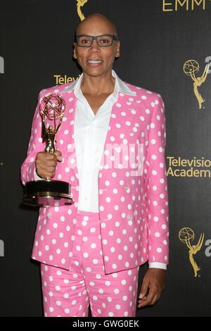 Los Angeles, CA, USA. 11. September 2016. RuPaul Andre Charles im Presseraum für 2016 Creative Arts Emmy Awards - SUN Press Room, Microsoft Theater, Los Angeles, CA 11. September 2016. © Priscilla Grant/Everett Collection/Alamy Live-Nachrichten Stockfoto