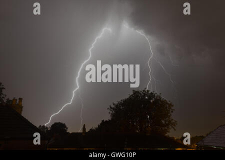 Bolton, Lancashire, UK. 13. September 2016. Großbritannien Wetter. Bolton, Lancashire. 13. September 2016. Gewaltige Stürme schlug Nordengland nach der heißeste Tag im September seit 1911. Bildnachweis: Joseph Clemson 1/Alamy Live News Stockfoto