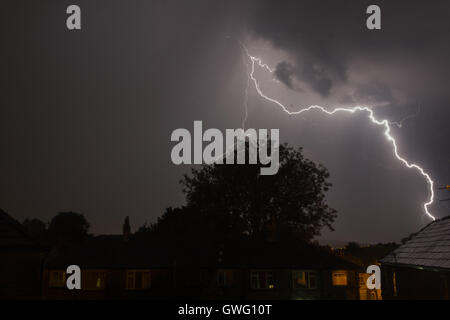 Bolton, Lancashire, UK. 13. September 2016. Großbritannien Wetter. Bolton, Lancashire. 13. September 2016. Gewaltige Stürme schlug Nordengland nach der heißeste Tag im September seit 1911. Bildnachweis: Joseph Clemson 1/Alamy Live News Stockfoto