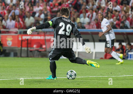 Lissabon, Portugal. 13. September 2016. Besiktas den türkischen Torwart Tolga Zengin (29) während des Spiels von der UEFA Champions League, Gruppe B, SL Benfica Vs Besiktas JK Credit: Alexandre de Sousa/Alamy Live News Stockfoto