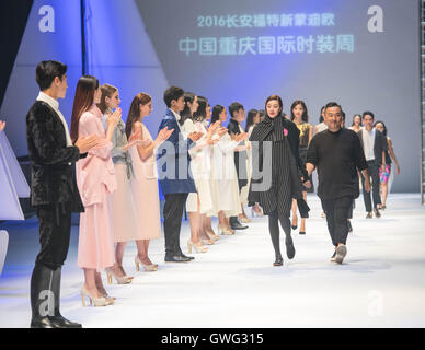 Chongqing, China. 13. Sep, 2016. Designer und Modelle besuchen der Chongqing Fashion Week in Chongqing, Südwest-China, 13. September 2016. Die sechstägigen Fashionweek begann am Dienstag. © Chen Cheng/Xinhua/Alamy Live-Nachrichten Stockfoto