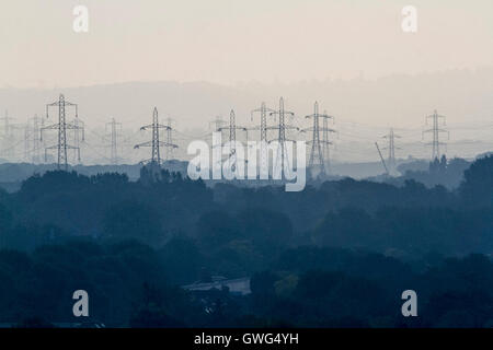 Wimbledon London, UK. 14. Sep, 2016. Wimbledon in dunstige Sonne gebadet, wie heißes Wetter erwartet wird weiterhin während der September-Hitzewelle Credit: Amer Ghazzal/Alamy Live-Nachrichten Stockfoto