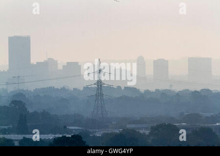 Wimbledon London, UK. 14. Sep, 2016. Wimbledon in dunstige Sonne gebadet, wie heißes Wetter erwartet wird weiterhin während der September-Hitzewelle Credit: Amer Ghazzal/Alamy Live-Nachrichten Stockfoto